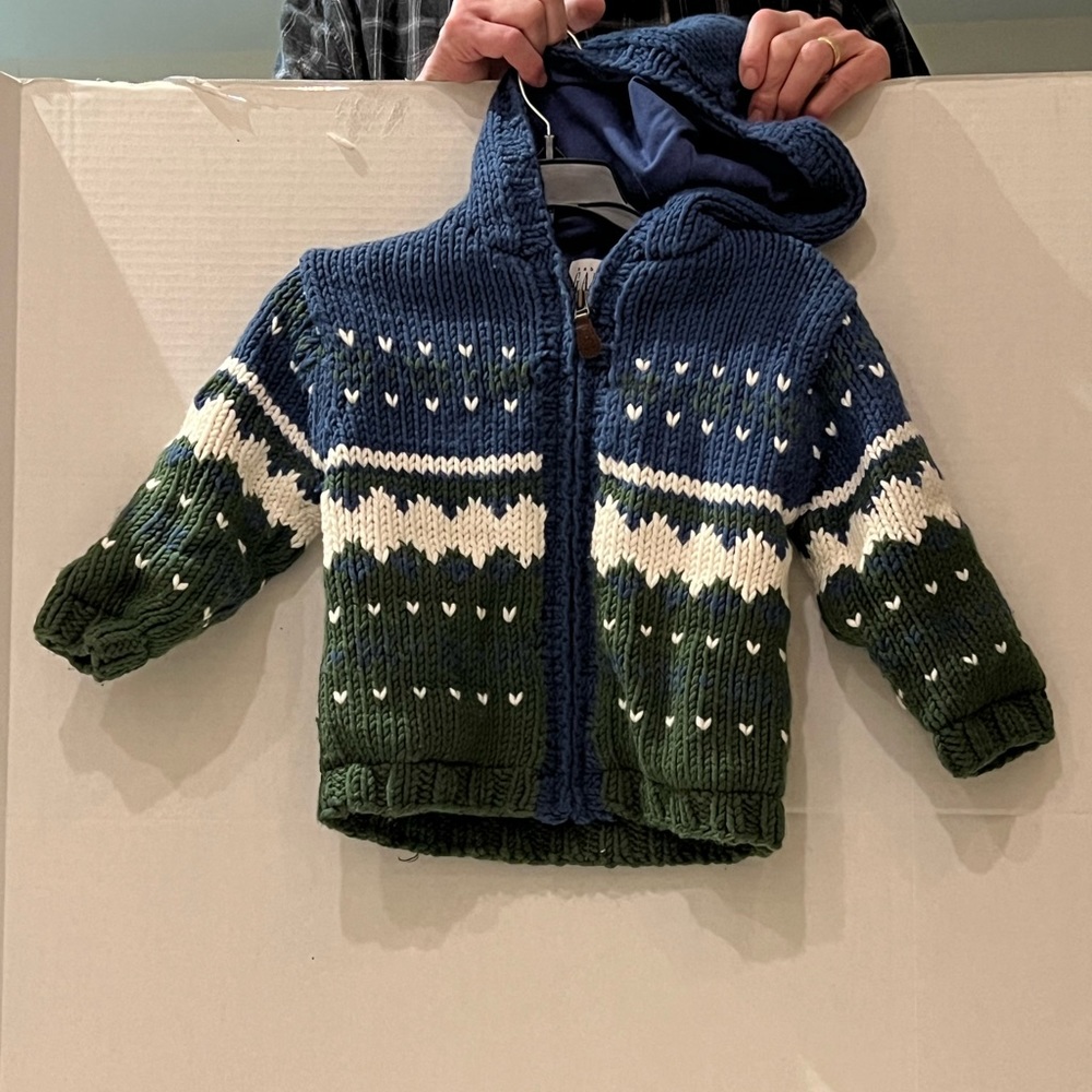 GAP hooded wool blend sweater/jacket. Size 3. Cotton lined. Heavy and cozy.